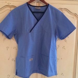 Scrub top - Blue with navy trim